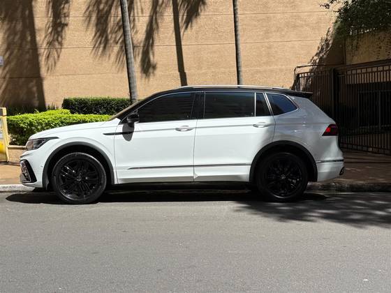 VOLKSWAGEN TIGUAN 2.0 300 TSI GASOLINA ALLSPACE R-LINE AUTOMÁTICO